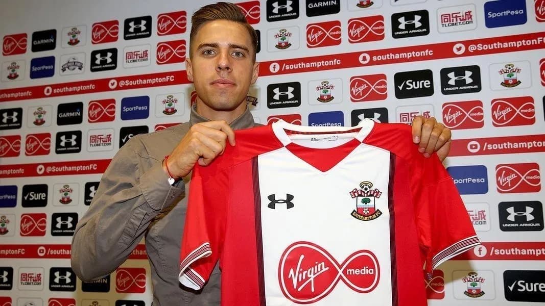 Ile zarabia Bednarek? Zaskakujące fakty o jego pensji w Southampton